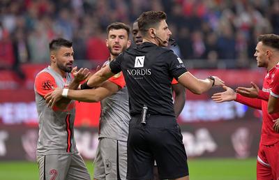 A văzut Dinamo - FCSB și-l propune la națională pe jucătorul care n-a mai fost de PATRU ani la lot: „Trebuie dublură acolo!”