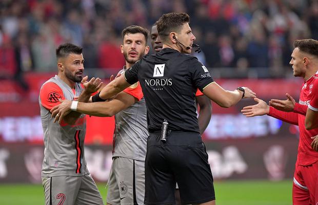 A văzut Dinamo - FCSB și-l propune la națională pe jucătorul care n-a mai fost de PATRU ani la lot: „Trebuie dublură acolo!”