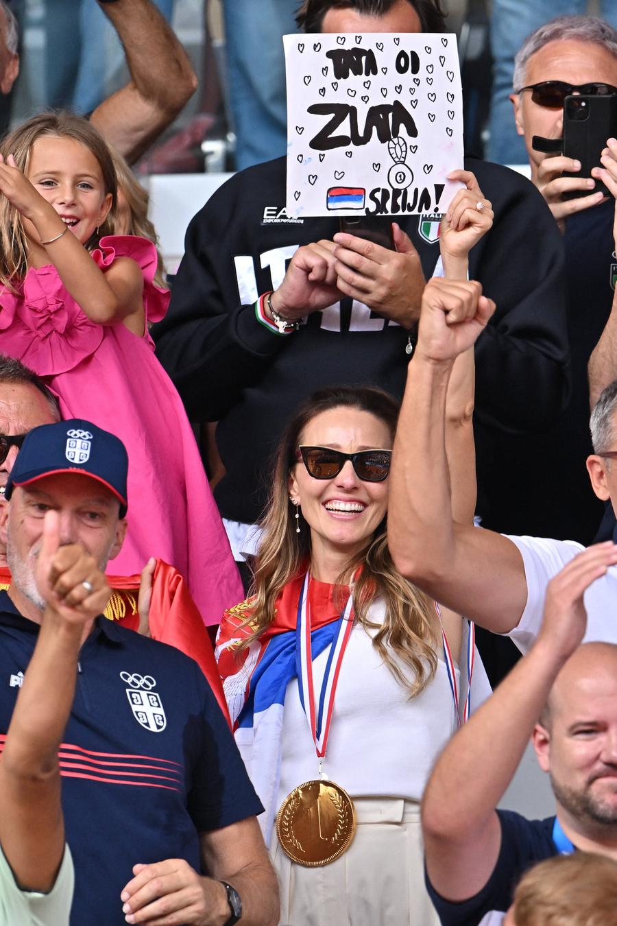 Jelean Djokovic în tribune la Paris FOTO Imago Images Interviu rar cu Jelena Djokovic, soția lui Novak Djokovic: „Viața lui nu a fost ușoară”