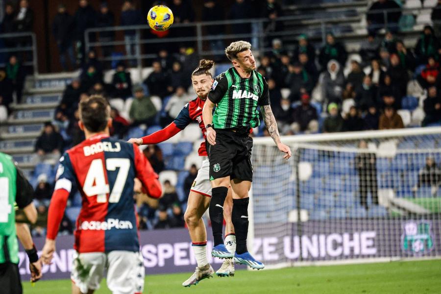 Radu Drăgușin a avut la Genoa 62 de apariții, 6 goluri și un assist / Foto: Imago „Dragon” interzis la Inter și Napoli. Dar cu viză de Juve!