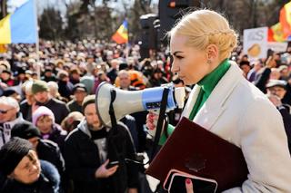„Se vor transfera pe card!” » Marina Tauber, fosta șefă a Federației de Tenis, filmată când le explică activiștilor din Republica Moldova când vor primi bani din Rusia: „E vorba de lunile de campanie”