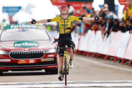 Jonas Vingegaard după o victorie de etapă în Turul Spaniei 2025 Foto: X/La Vuelta