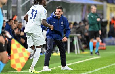 Jucătorul lui Inter, la SUPERLATIV despre Cristi Chivu: „Este fantastic, toți ne simțim importanți!”