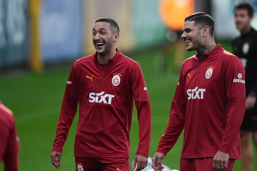 Hakim Ziyech (stânga). Foto: Imago Super-vedeta dorită de CFR Cluj, primit ca un erou la noua lui echipă