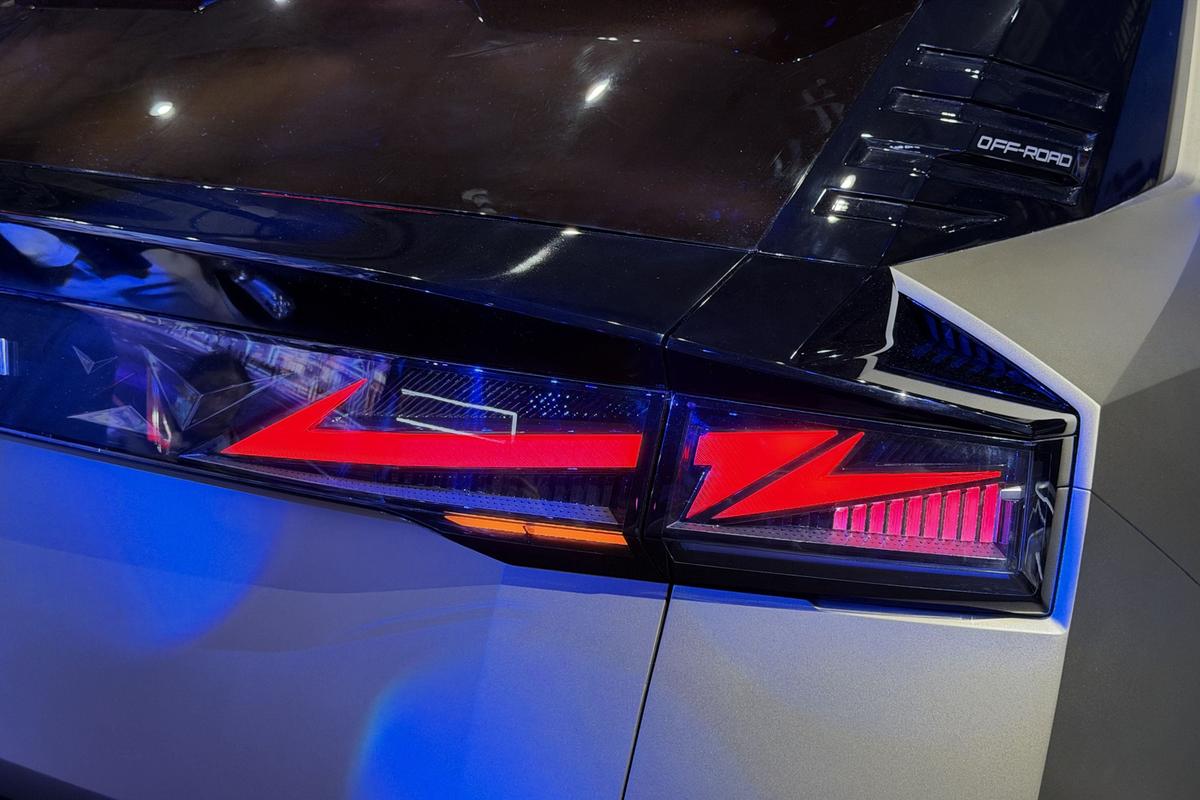 Chinezii amenință Dacia: imaginile cu noul model „au scăpat” pe internet » Șeful Dacia a reacționat imediat