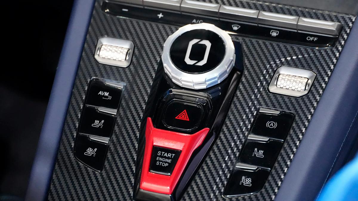 Chinezii amenință Dacia: imaginile cu noul model „au scăpat” pe internet » Șeful Dacia a reacționat imediat