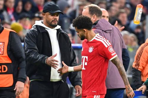 Luis Diaz, la ieșirea de pe teren, după ce Vincent Kompany l-a înlocuit / Foto: Imago