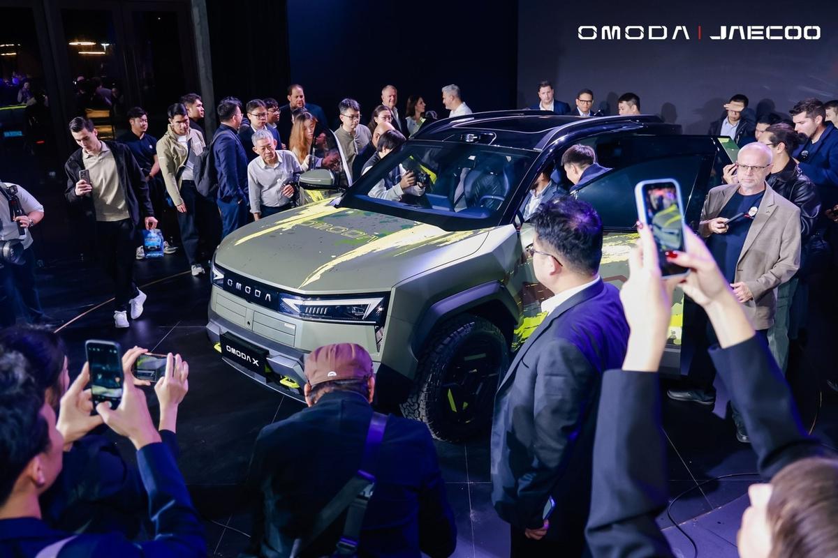 Chinezii amenință Dacia: imaginile cu noul model „au scăpat” pe internet » Șeful Dacia a reacționat imediat