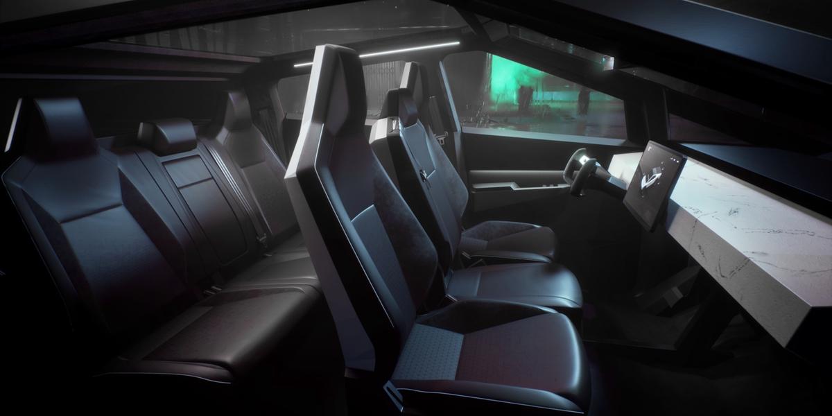 Elon Musk explică momentul penibil de la evenimentul de prezentare a Tesla CYBERTRUCK