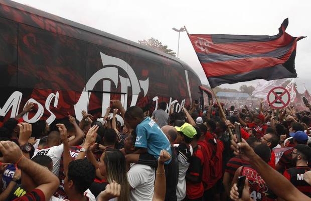 COPA LIBERTADORES // Flamengo - River Plate » După 38 de ani? Mii de fani la aeroport + Sistem antidronă la antrenament