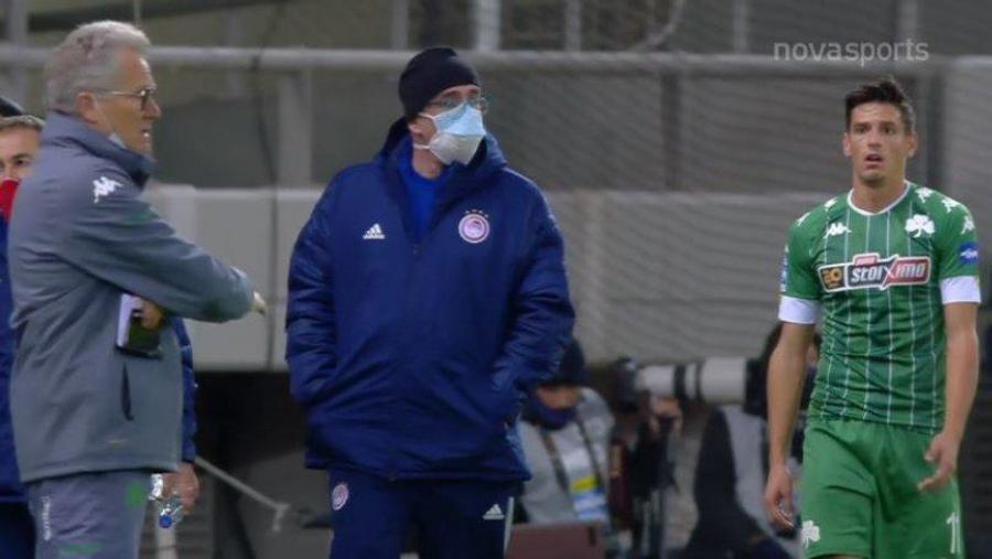 foto: captură @ Nova Sports Momente delicate pentru Boloni în Grecia » Înjurat de fanii lui Olympiakos, a explodat în timpul interviului: „Opriți-vă!”