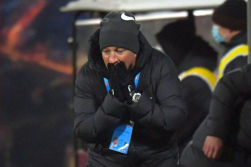 CFR Cluj a pierdut pe teren propriu cu UTA, scor 0-1, fiind a doua înfrângere consecutivă a ferovirilor pe teren propriu în Liga 1, după 1-2 cu Gaz Metan. Dan Petrescu, antrenorul campioanei, s-a plâns din nou de probleme de lot.