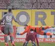 CFR Cluj a pierdut pe teren propriu cu UTA, scor 0-1 și a ratat șansa de a se apropia la un punct de CS Universitatea Craiova, care a remizat în această etapă, scor 0-0 la Botoșani.