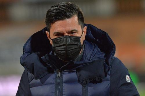 Suporterii din Peluza Cătălin-Hîldan îi cer lui Cosmin Contra să antreneze gratis la Dinamo!