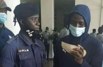 FOTO Moment viral cu Sadio Mane » Starul lui Liverpool, oprit de un polițist în Guineea-Bissau. Motivul face ravagii pe internet