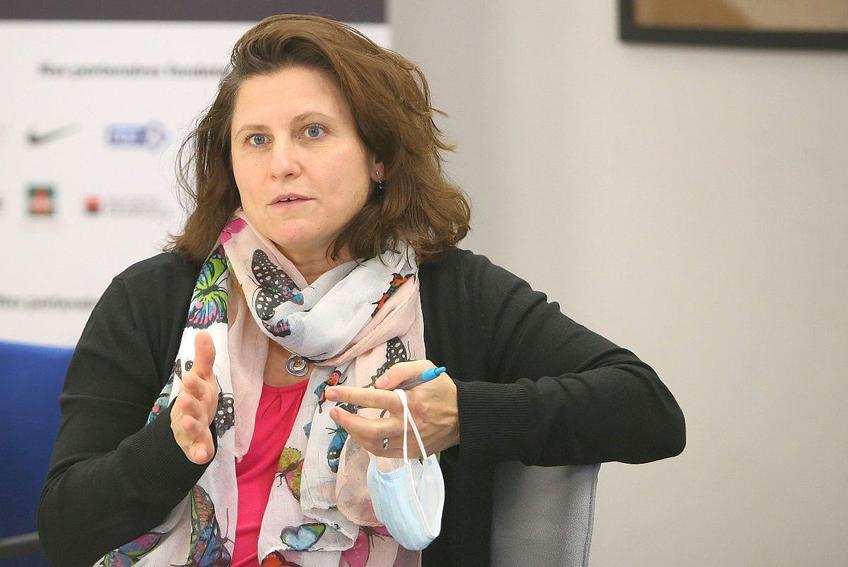 Roxana Mărăcineanu (46 de ani), ministrul delegat responsabil cu sportul în Franța