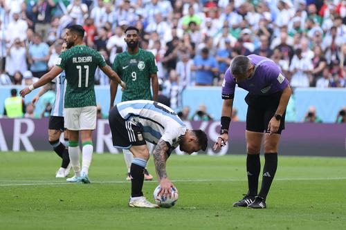 Argentina - Arabia Saudită | Leo Messi (35 de ani) a deschis scorul în minutul 10, după un penalty ușor acordat.
