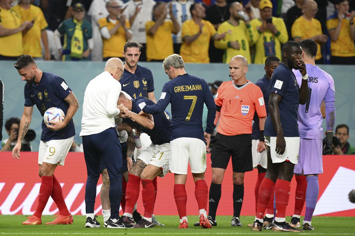 Dublă lovitură pentru Franța » Deschamps și-a pierdut un titular imediat după golul Australiei
