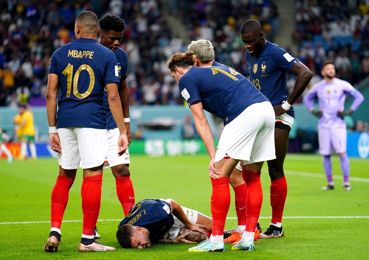 Dublă lovitură pentru Franța » Deschamps și-a pierdut un titular imediat după golul Australiei