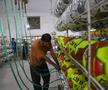 70% din mingile din lume sunt produse într-un singur orășel din Pakistan! O mare parte dintre ele sunt cusute manual