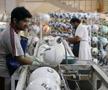70% din mingile din lume sunt produse într-un singur orășel din Pakistan! O mare parte dintre ele sunt cusute manual