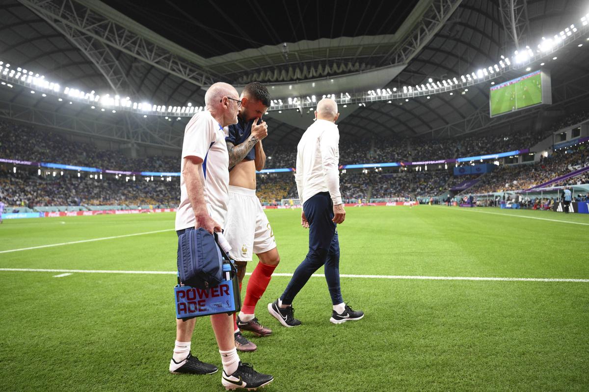 Dublă lovitură pentru Franța » Deschamps și-a pierdut un titular imediat după golul Australiei