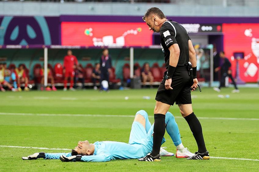 Portarul Alireza Beiranvand a fost suspect de comoție cerebrală în Anglia - Iran // sursă foto: Guliver/gettyimages