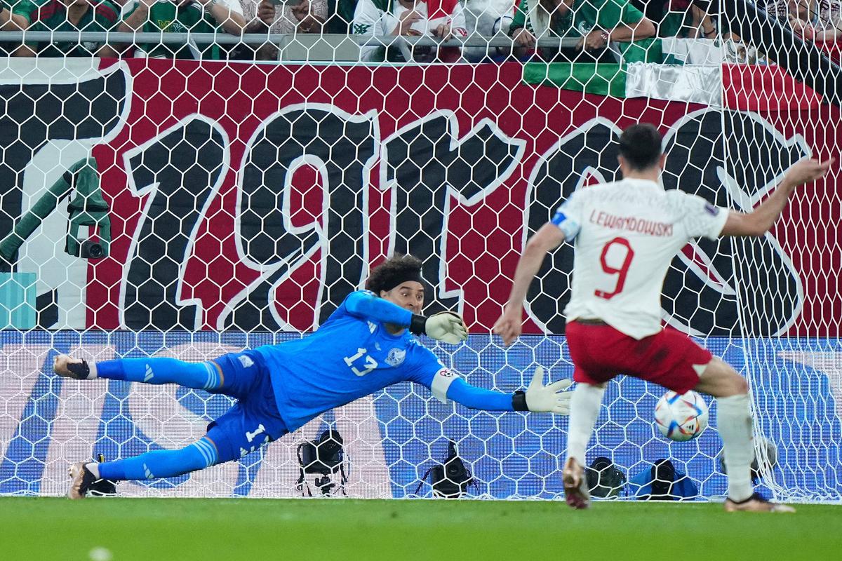 Lewandowski a ratat șansa primului gol la Mondial » Fază controversată în Mexic - Polonia