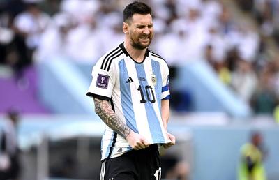 Messi face un pas în față: „N-avem nicio scuză!” » Imaginea-povară pentru „Purice” + titlurile ziarelor din Argentina
