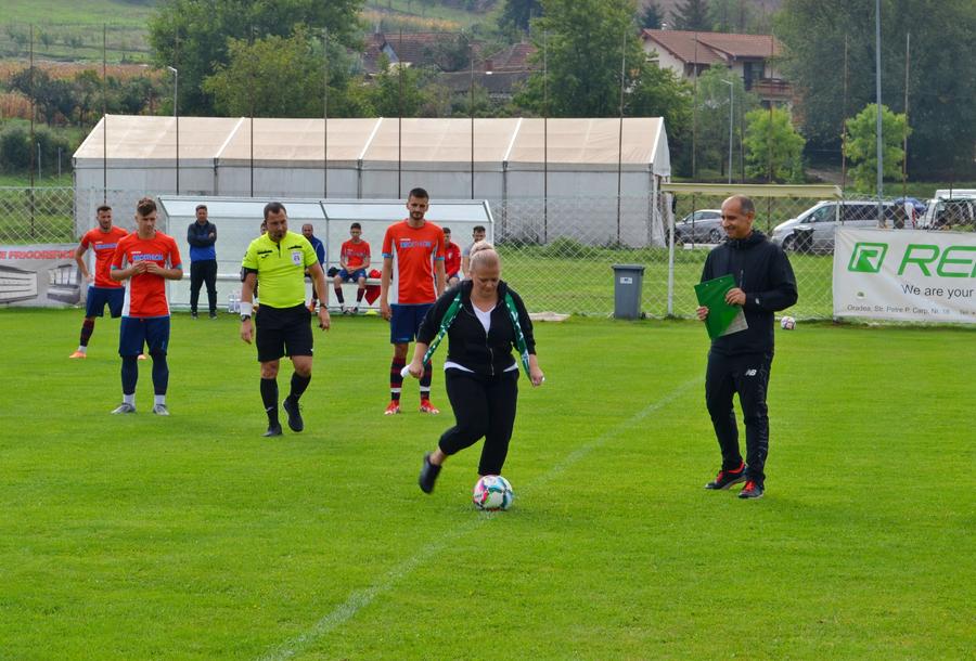 Susana Dumitru, dâns lovitura de start într-un meci al CA Oradea/ FOTO: bihor.ro „Doar bunicul și alți 4 fotbaliști din lume au fost la primele 3 Mondiale” » Povestea celui mai tânăr român prezent la un turneu final
