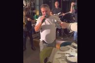 Jucătorii României au petrecut după calificarea la EURO » Iubitele și soțiile lor au atras toate privirile + Florin Tănase, dedicații cu Adi de la Vâlcea