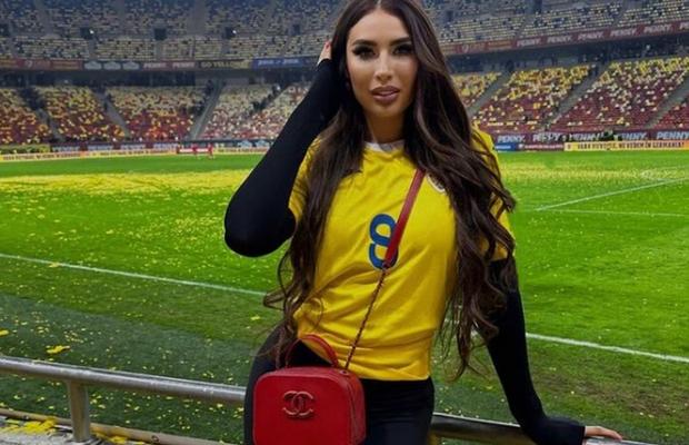 Cum a apărut fiica cea mică a Anamariei Prodan în tribune, la România – Elveția. Geanta scumpă pe care a afișat-o