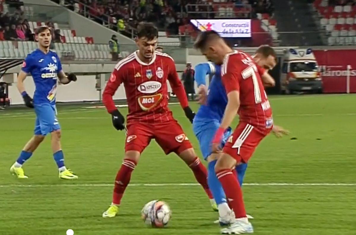 Deschidere de scor în Superliga dintr-un penalty controversat: „Hai, mă, n-ai cum! E grotesc, pe cuvântul meu!”