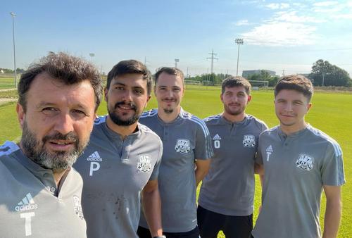 Octavian Marin (primul de la stânga la dreapta), fondatorul academiei FC Player.
Foto: Facebook @ FC Player