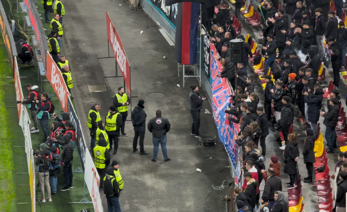 Ce s-a întâmplat la finalul meciului FCSB - Petrolul: reporterii GSP au surprins imaginile din fața peluzei