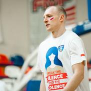 Jucătorii lui U-BT Cluj-Napoca, cu o dungă de ruj sub ochi, în duelul cu FMP Belgrad/Foto: Dragana Stjepanovic (aba-liga.com)