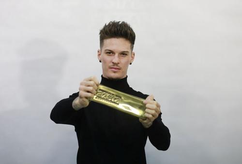 Dennis Man (22 de ani), extrema celor de la FCSB, a fost desemnat fotbalistul anului în Gala GSP 2020, cea mai prestigioasă anchetă sportivă din România.