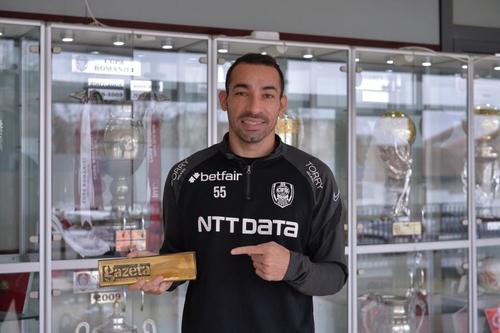 Paulo Vinicius (36 de ani), fundașul celor de la CFR Cluj, a fost desemnat cel mai bun fotbalist străin al anului în Ancheta de final de an a Gazetei Sporturilor.