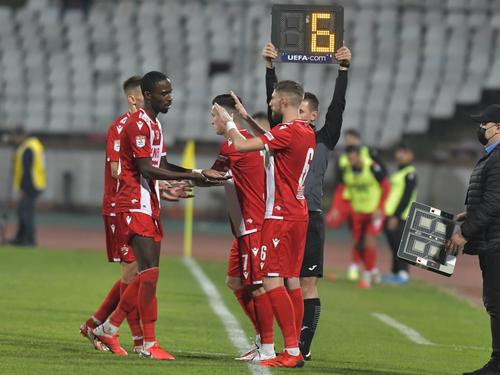 Steliano Filip (27 de ani) și Cosmin Matei (30 de ani) vor reapărea în lotul lui Dinamo, după demiterea lui Mircea Rednic. În schimb, Michel Espinosa (28 de ani) și Nikos Kenourgios (23 de ani) au șanse mici să continue în Liga 1.