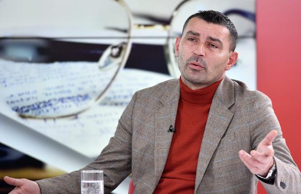 Episod halucinant la primul divorț Trică - Mititelu: „I-am spart parbrizul cu un tac de biliard!” » Dosar penal + sumă uriașă pierdută