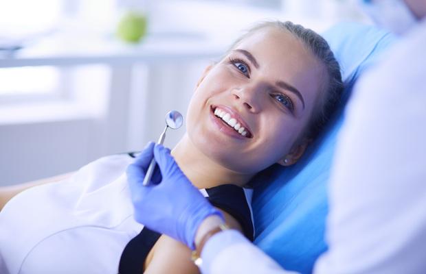 Ce sunt fațetele dentare și ce beneficii asigură utilizarea lor?