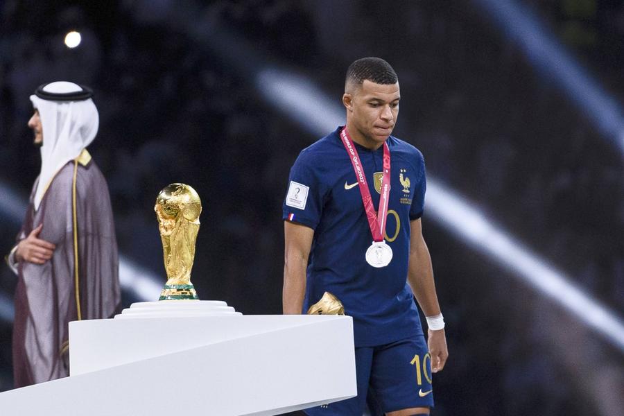 Kylian Mbappe, după finala Campionatului Mondial/ foto Imago Images Ar fi aroganța supremă » Messi vrea să prezinte Cupa Mondială în inima Parisului
