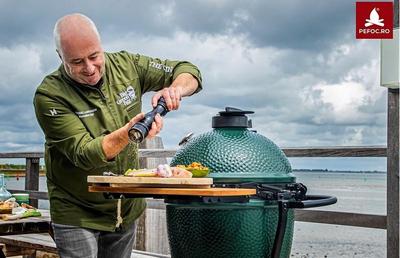 Grătarele continuă să sfârâie și iarna sub capacul ceramic al cuptoarelor Big Green Egg