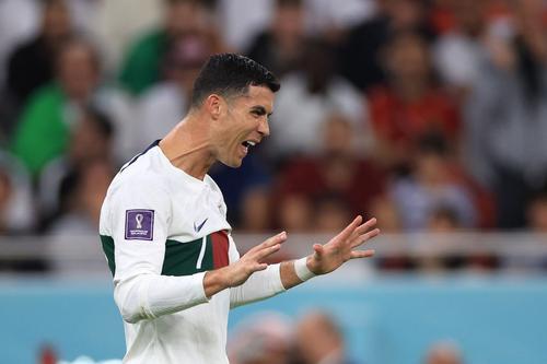 Cristiano Ronaldo (37 de ani) a postat prima imagine de la finalul Campionatului Mondial, momentul în care Lionel Messi (35 de ani) a ridicat trofeul suprem.