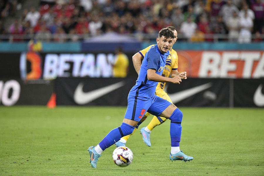 Jucătorul cu clauză de 500 de mil. € a plecat de la FCSB și și-a obligat noul club să-l folosească! + Încă o despărțire de roș-albaștri