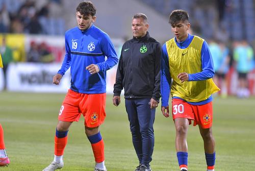 Ianis Stoica (stânga) și Alexandru Musi (dreapta) sunt primii jucători plecați de la FCSB în această iarnă. Ambii merg sub formă de împrumut, primul la Universitatea Cluj, al doilea la Poli Iași, în „B”