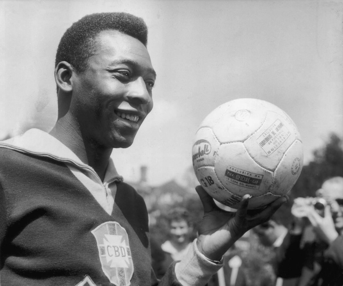 Omagiul emoționant al lui Ronaldo Nazario pentru marele Pelé: „Nu a părăsit niciodată topul, dar ne părăsește astăzi. Cel mai bun din toate timpurile”