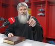 Părintele Vasile Ioana, în vestiarul cu povești al Gazetei Sporturilor / FOTO: Cristi Preda (GSP)