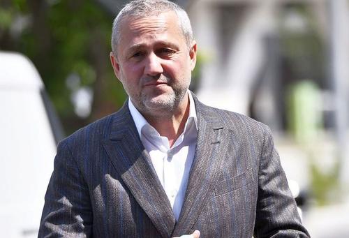 Mihai Rotaru a anunțat că nu va mai finanța CS Universitatea Craiova și nu glumește, el caută de câteva luni să iasă din fotbal, îngrijorat de faptul că ar fi nevoie să tot folosească banii proprii pentru a acoperi costurile.