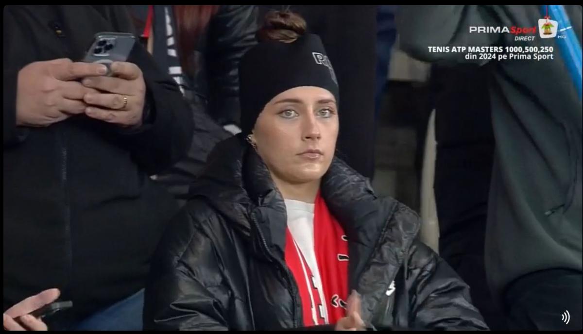 Andreea Prisăcariu, „sub acoperire” la meciul Dinamo - FC Voluntari, de pe „Arcul de Triumf”